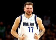 开云官方app入口-魔术鏖战青岛队，东契奇刷新纪录