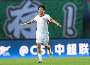 开云官网-火爆场面：球员间的拉锯战越发激烈