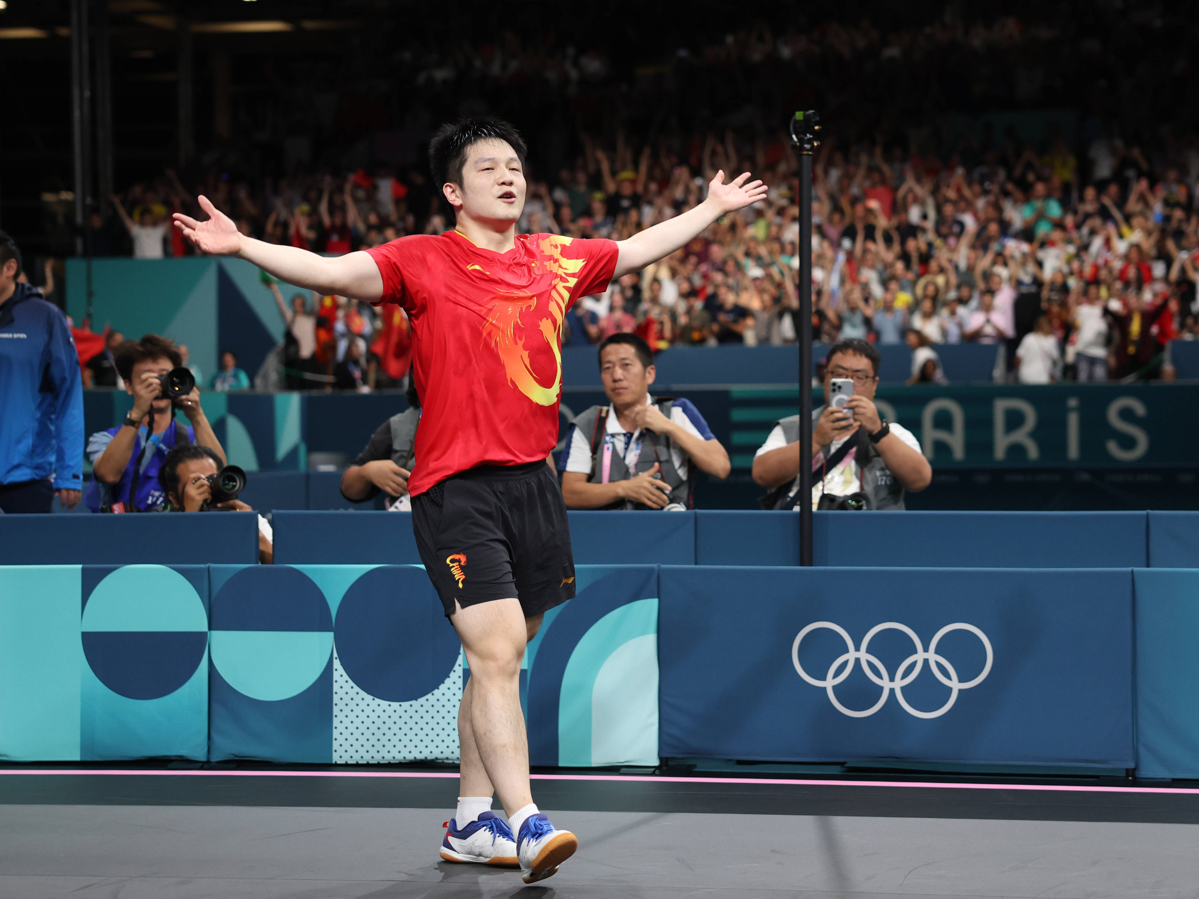 法国乒乓球队力克英国乒乓球队，樊振东高光表现的简单介绍