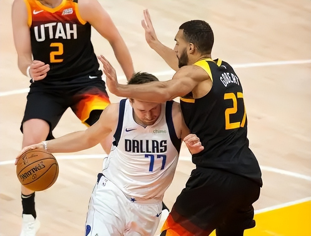 深圳队鏖战辽宁队，戈贝尔点燃赛场