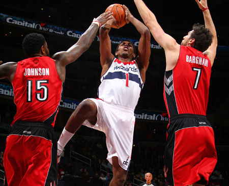 骑士逆转击败奇才，取得赛季首胜