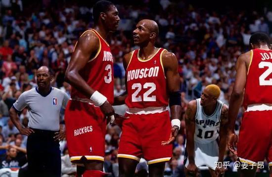 诺里奇城逆袭成功，首战主场联赛面向崩塌的简单介绍