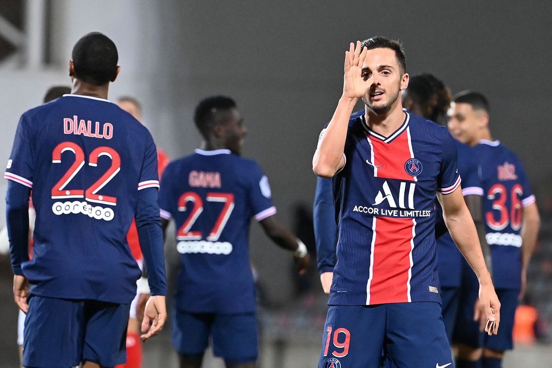 紧张对决:梅斯主场迎战巴黎圣日耳曼 紧张对决:梅斯主场迎战巴黎圣日耳曼