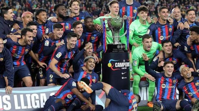 热门球队在场上展现强劲实力