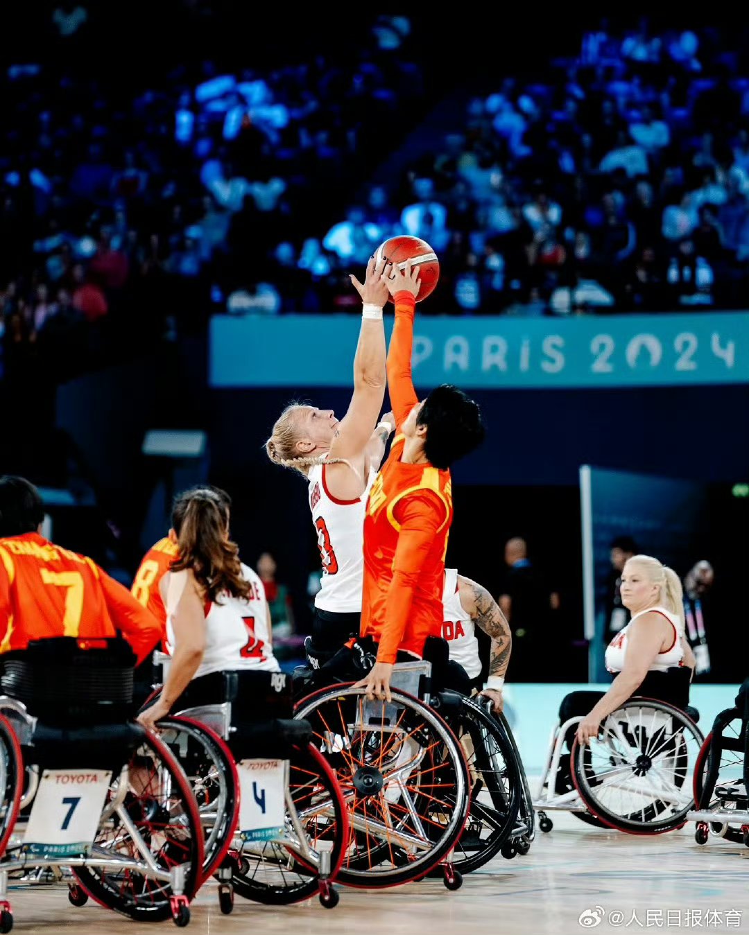 加拿大选手突围晋级,实力强劲 加拿大选手突围晋级,实力强劲