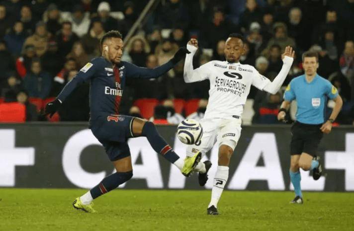 斯文登队逆转获胜,客场抢分惊艳球迷 斯文登队逆转获胜,客场抢分惊艳球迷