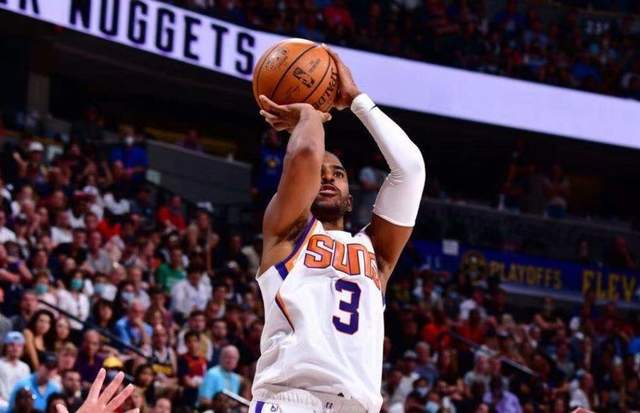 精湛控球技术,场上节奏掌握完美! 精湛控球技术,场上节奏掌握完美!