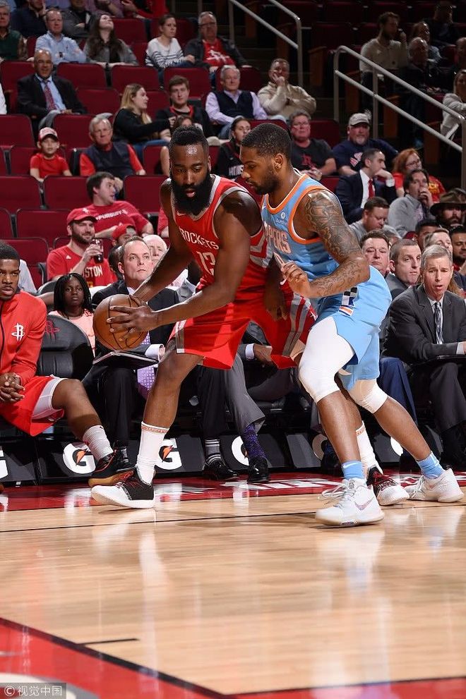 精湛控球技术,场上节奏掌握完美! 精湛控球技术,场上节奏掌握完美!