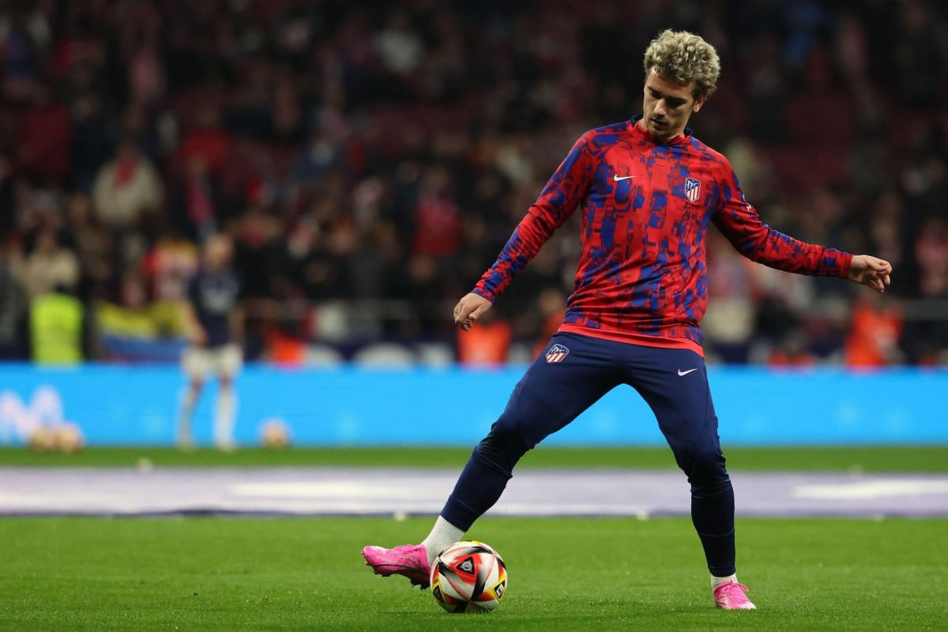 格拉纳达前锋完成梅开二度破门表现惹人瞩目的简单介绍