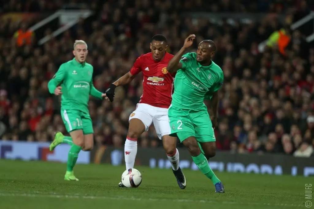 包含韩国爆冷勒沃库森，马夏尔完成帽子戏法的词条