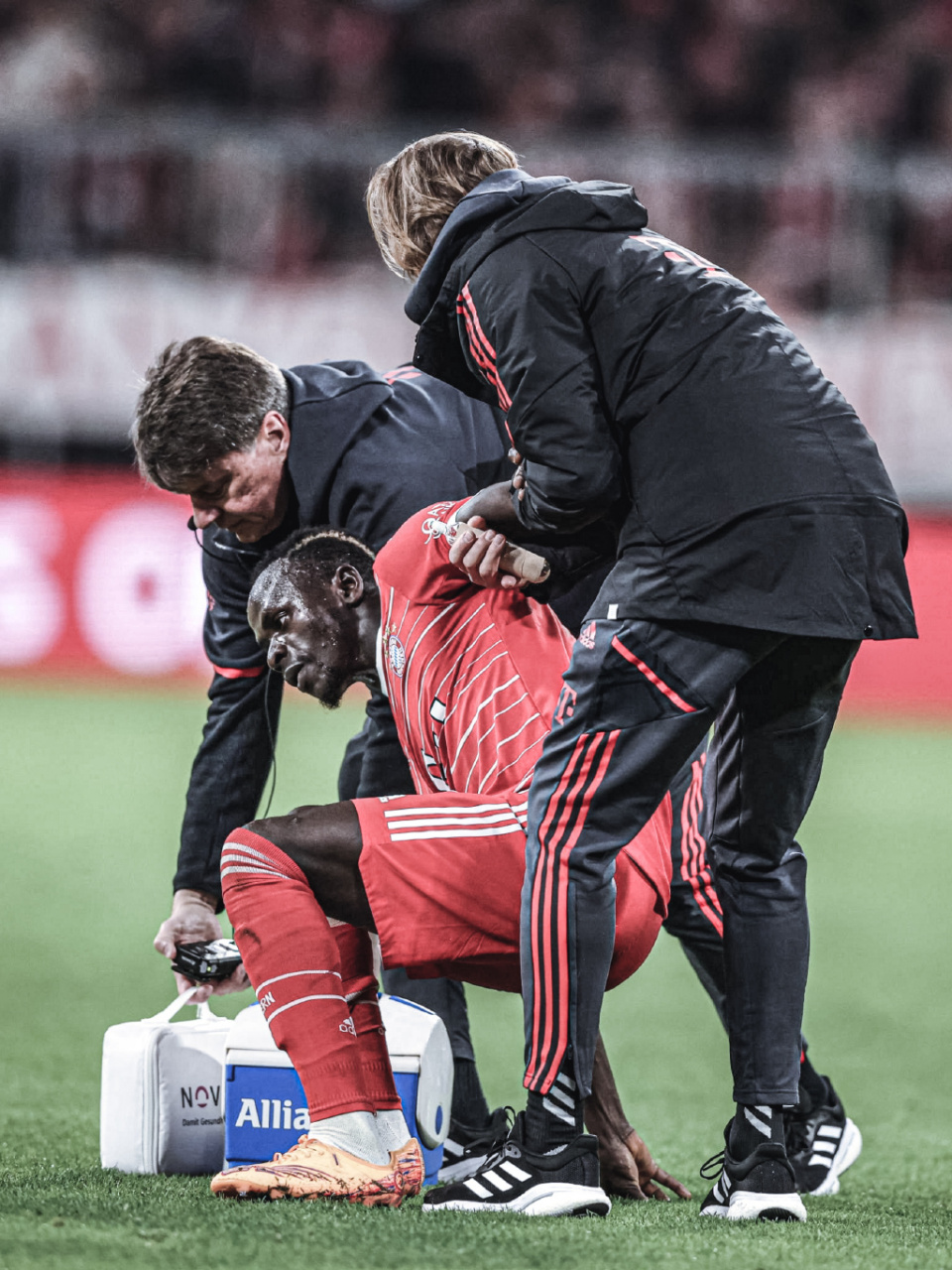 塞内加尔血洗巴黎，德容制霸全场的简单介绍