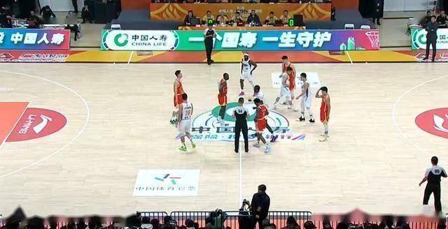 火箭鏖战青岛队，胡金秋带队取胜