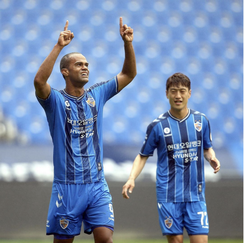 包含艾克森独中两元帮助球队逆转的词条