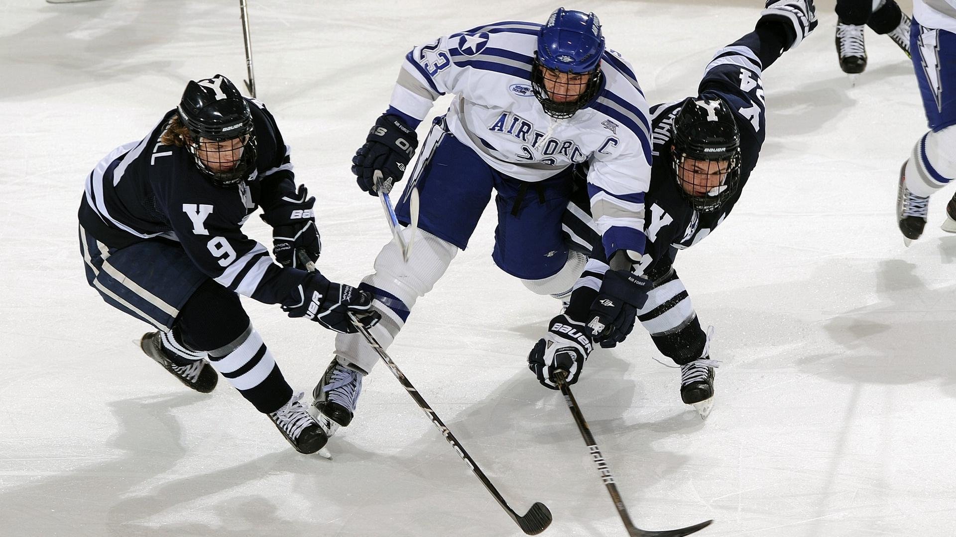 赛道与球场,当F1新赛季之夜遇见马克西的持续杀伤力