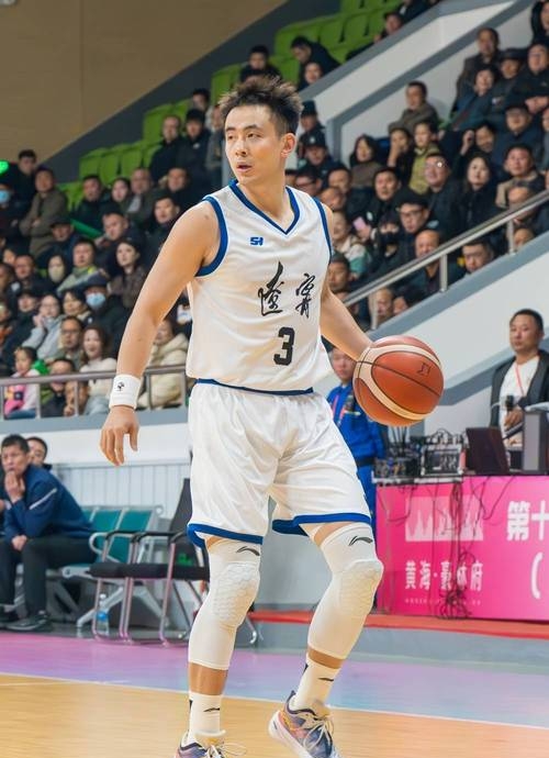 包含里尔青训队培养的新秀崭露头角，成为球队新希望的词条