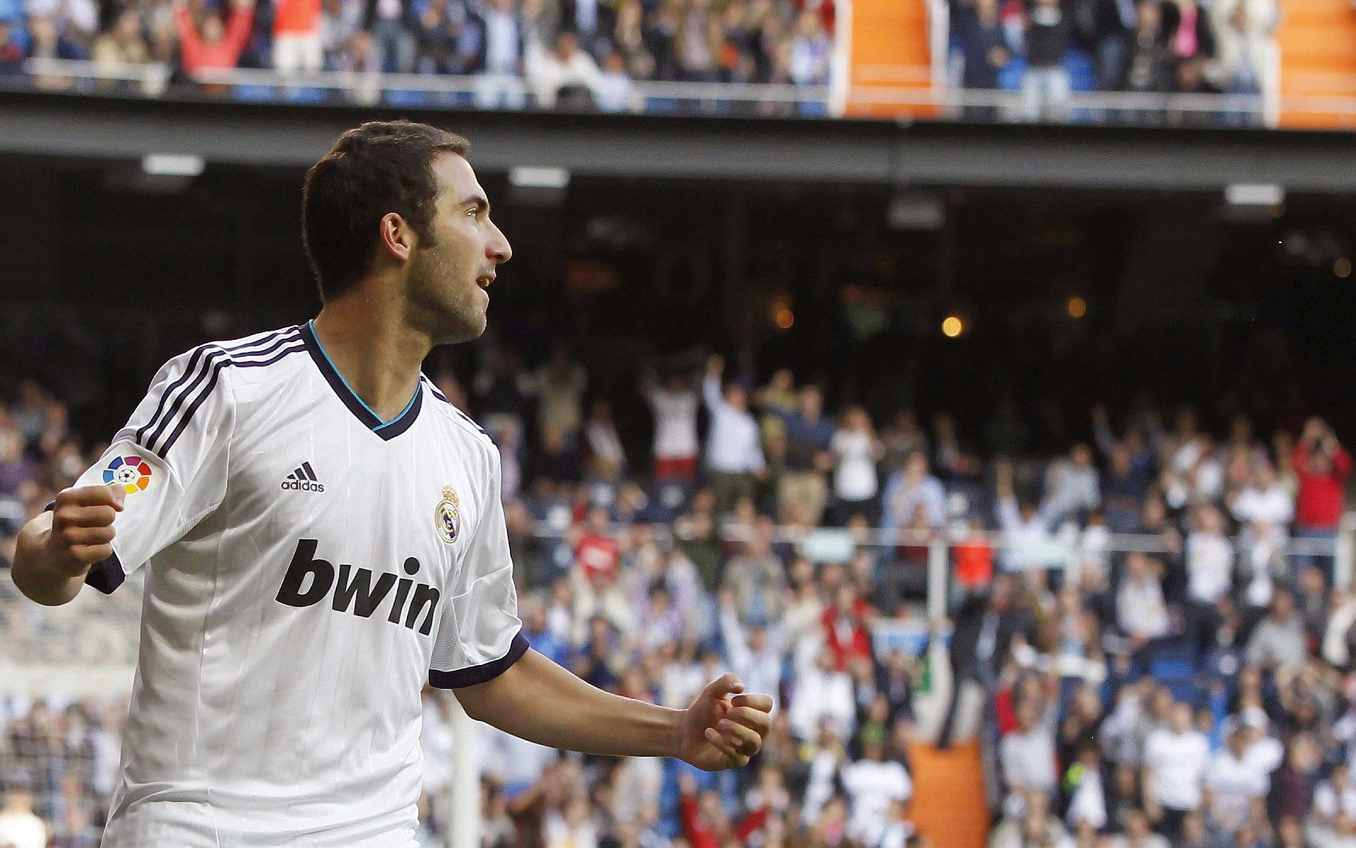 当东方魔法照亮英超争冠路—李刚仁的接管时刻,与美洲杯的单节风暴