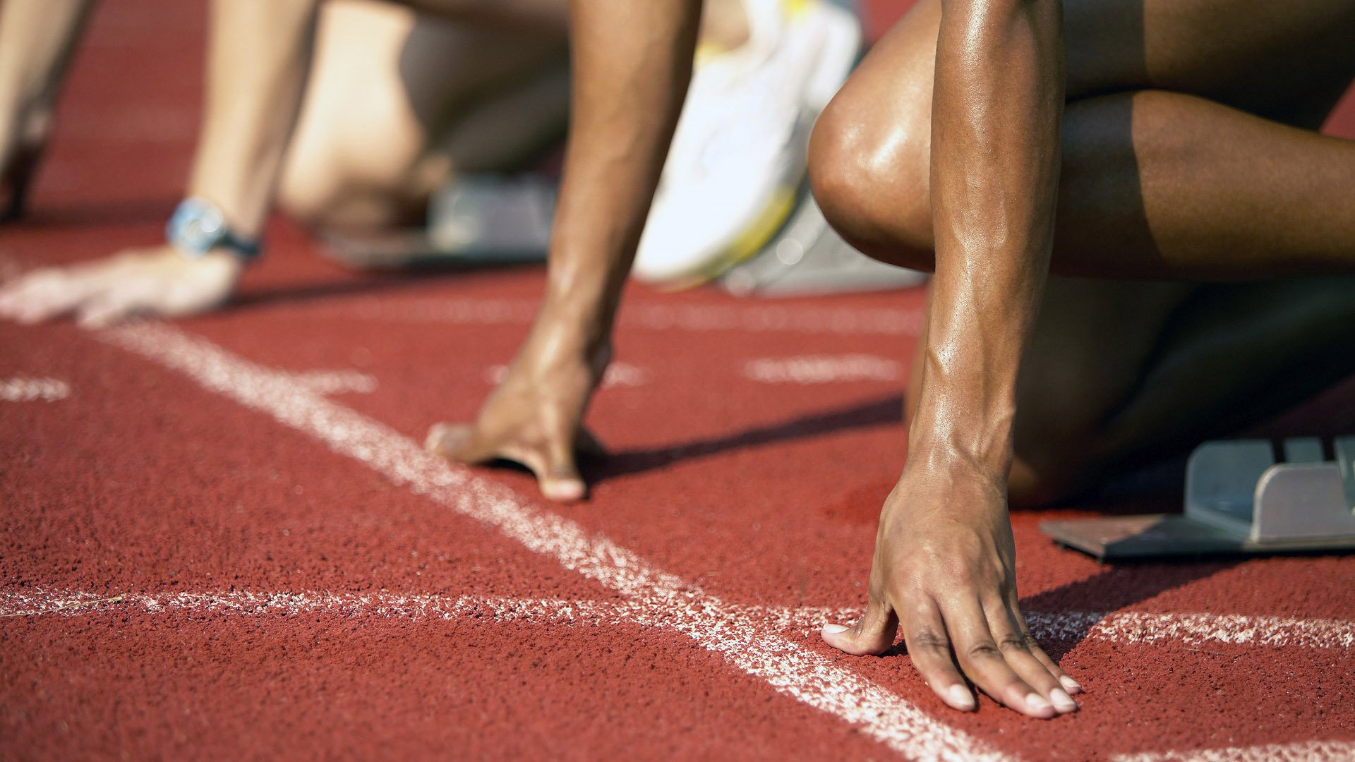 赛道与球场的双重奏，当F1年度争冠之夜遇上奥纳纳的生涯之夜